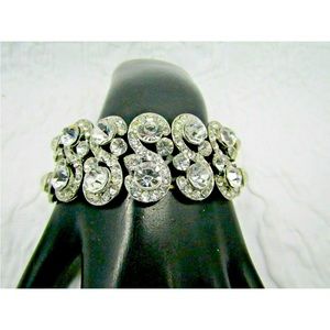 Clear Glass Rhinestone Silver Tone Fashion Stretch Bracelet D2-33